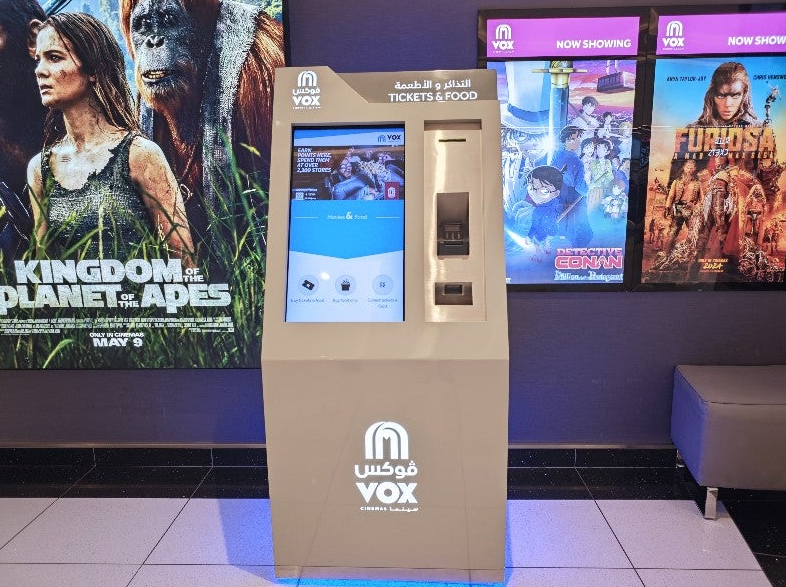 ドバイの映画館で映画の予約とチケットの買い方を説明。