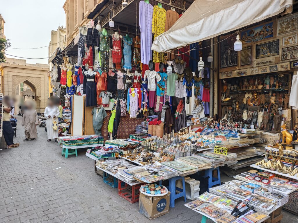 エジプト土産を買うならこのハーンエルハリーリ市場は外せません。安いしとにかく物がいっぱい！