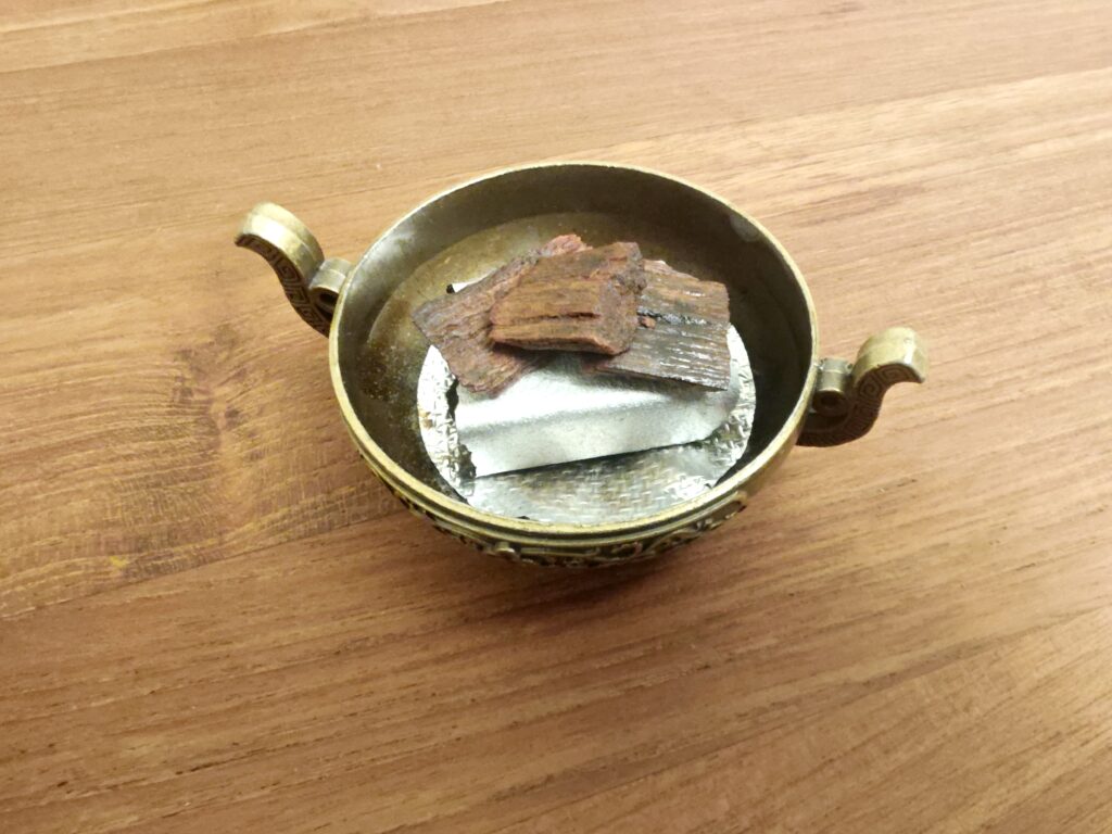 UAEやドバイでよく使われる、バフール(Bakhoor)の使い方や選び方を解説