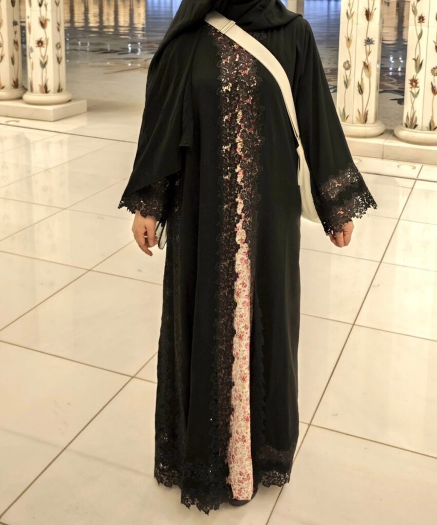 アバヤの選び方。NGなアバヤ。モスクに入れない。