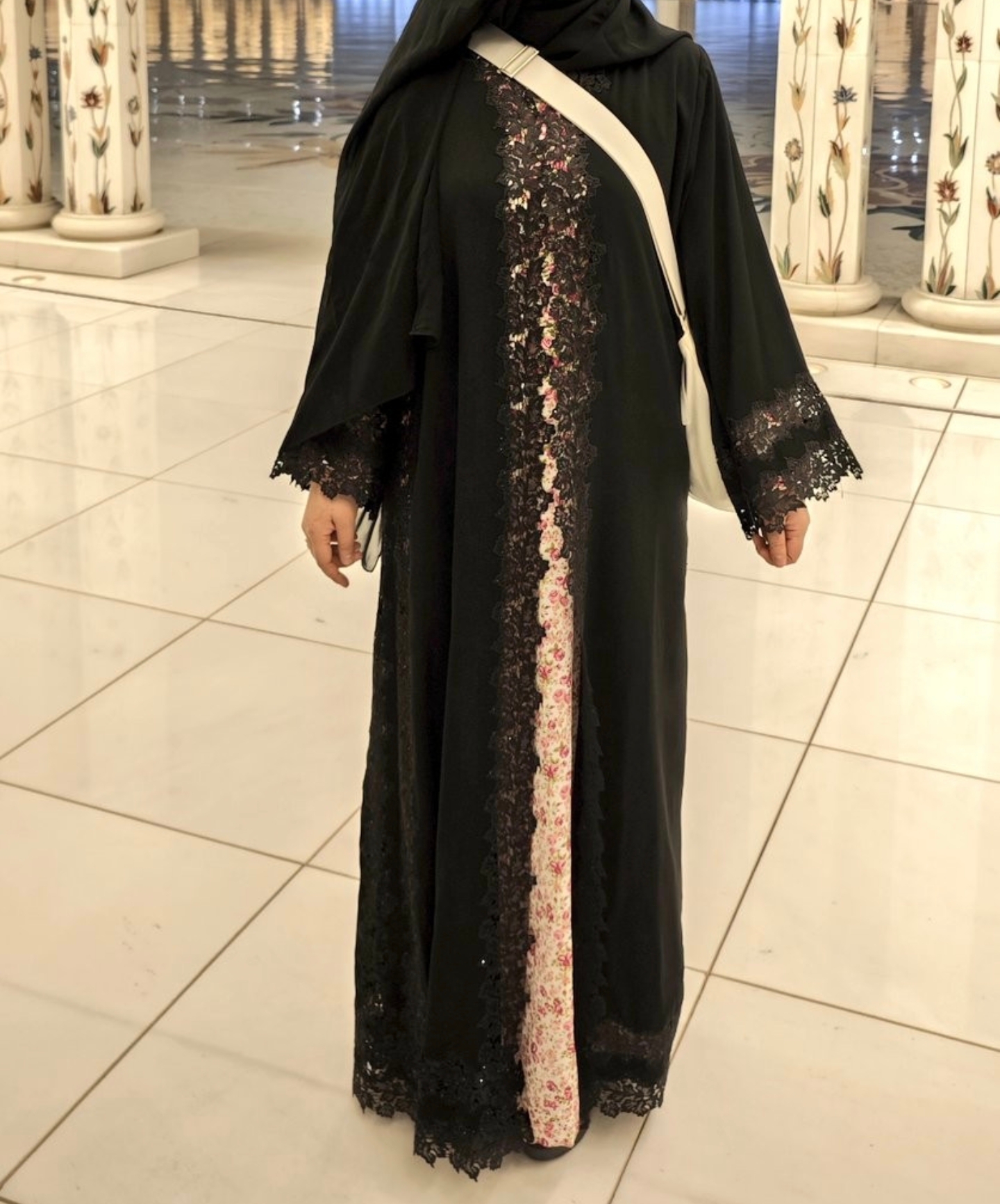 アバヤの選び方。NGなアバヤ。モスクに入れない。